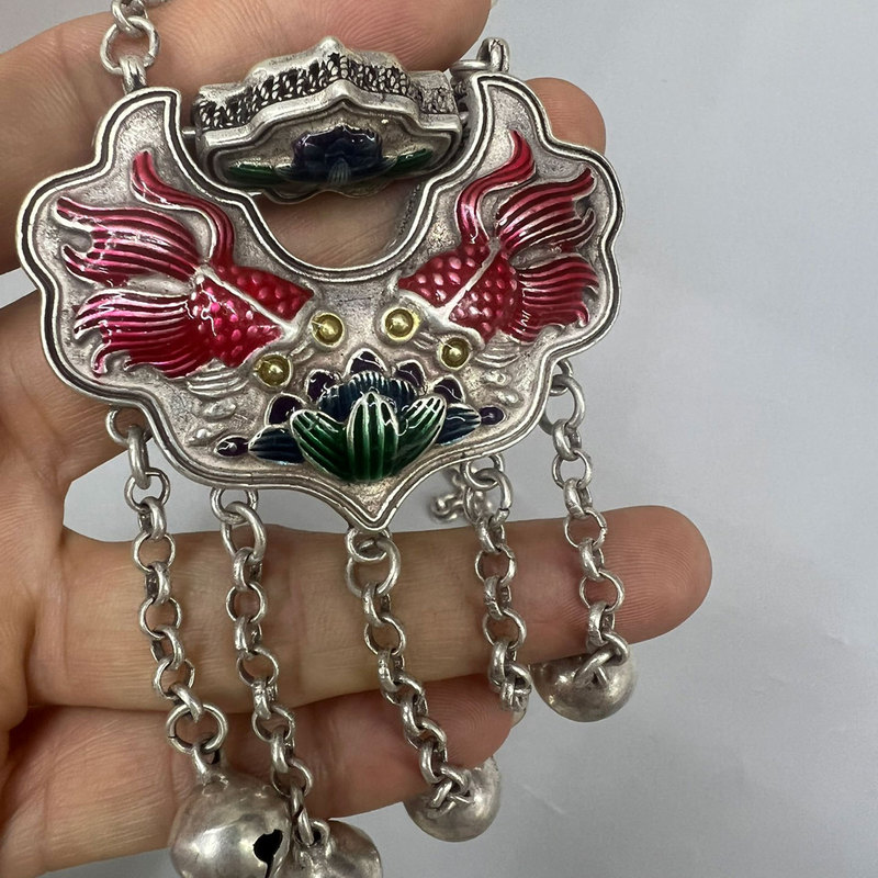 Liontin Kunci Perak Berpermata - Vintage Collectible Market ulasan dan harga